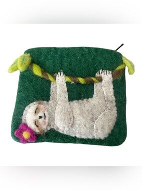 Dzi wool sloth coin purse